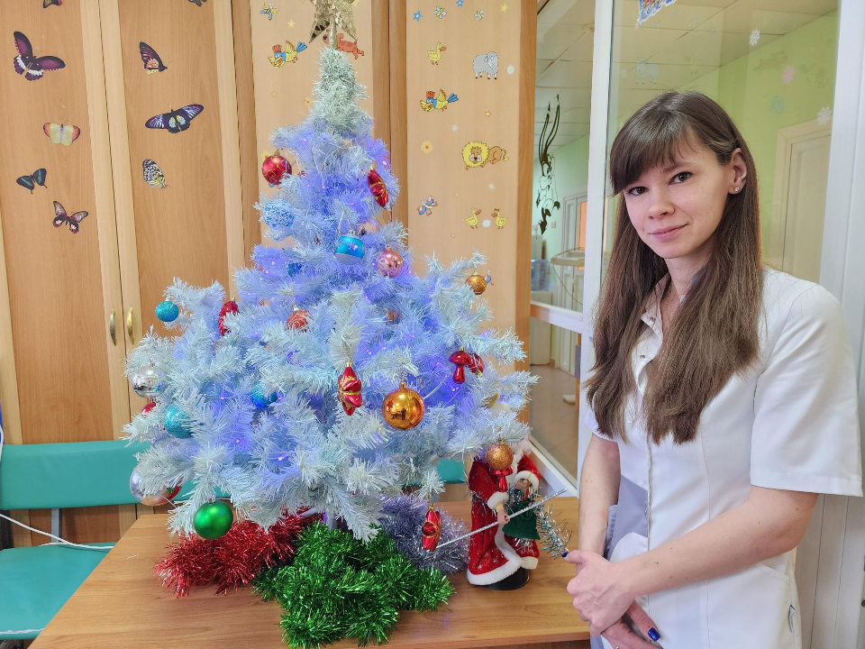 Она помогает детям там, где когда-то спасли ее: воспитатель Подольской детской больницы рассказала свою историю