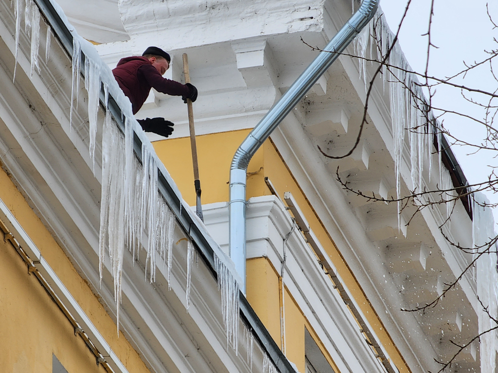 Детское лакомство или угроза: врач из Зарайска рассказала, чем опасны сосульки