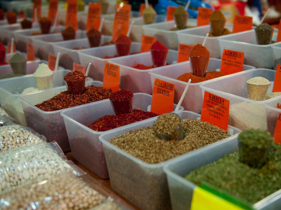 Смертельная приправа: врач назвала болезни, которые могут спровоцировать любимые специи и острая еда