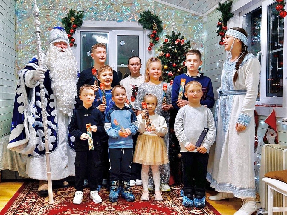 В бронницкой резиденции Деда Мороза маленькая гимнастка устроила настоящее шоу