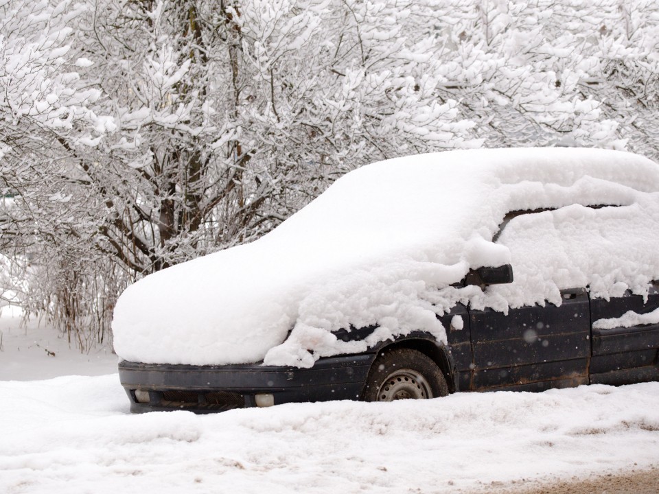 Последствия «Фрэнсиса»: что будет с автомобилем, если не чистить его от снега