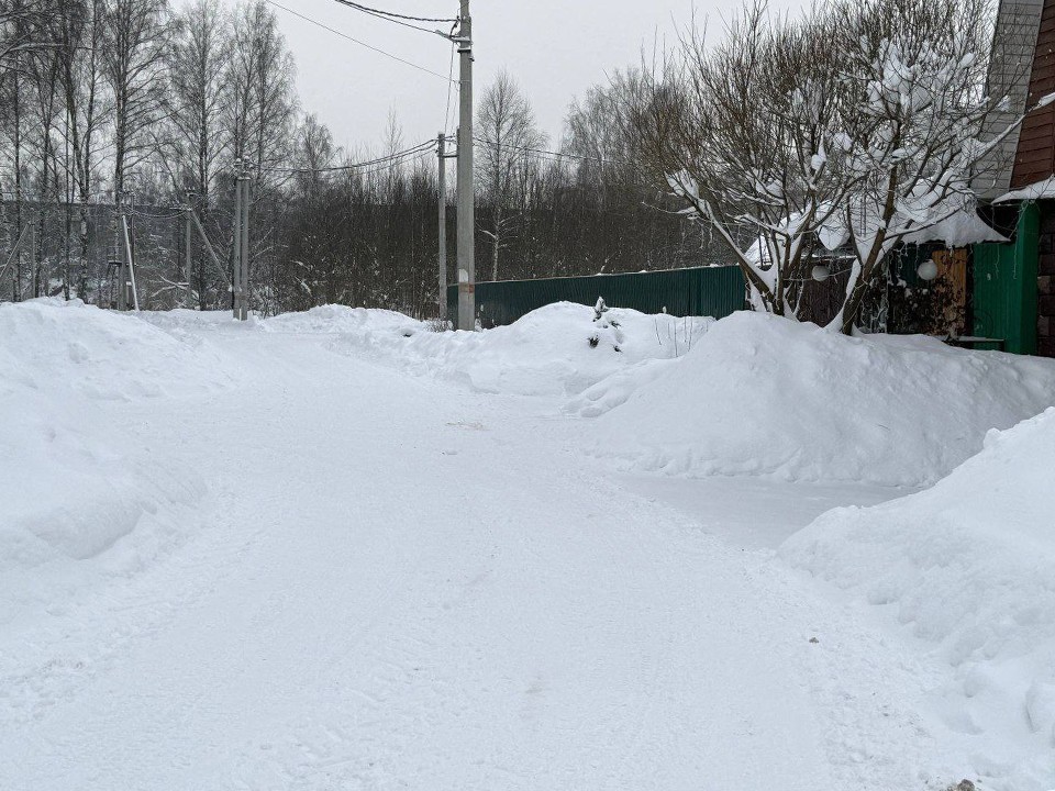 Улицу Луговую в Красноармейске очистили от снега и освободили проход к дому