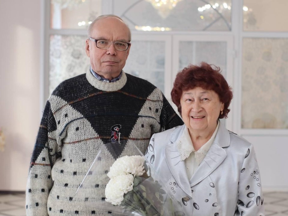 От одноклассников до «золотых» супругов: в Павловском Посаде отметили золотую свадьбу пары, познакомившейся в первом классе