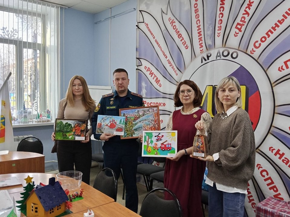 «Неопалимая Купина»: в Луховицах выбрали лучшие детские рисунки на пожарную тематику