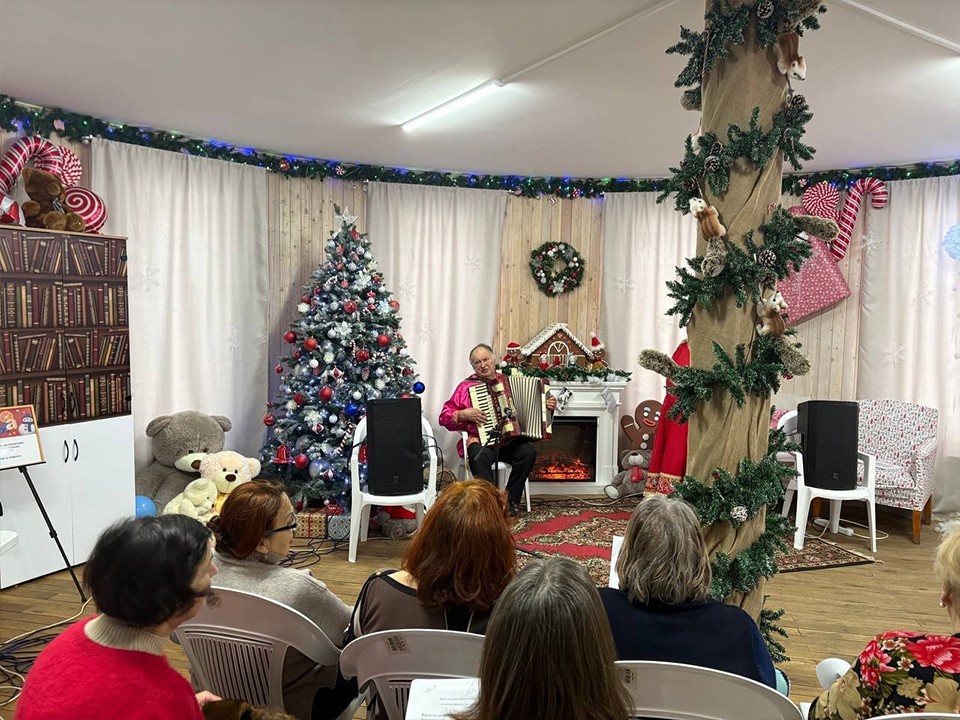 Нежный вечер у камина: в парке Островского спели для души