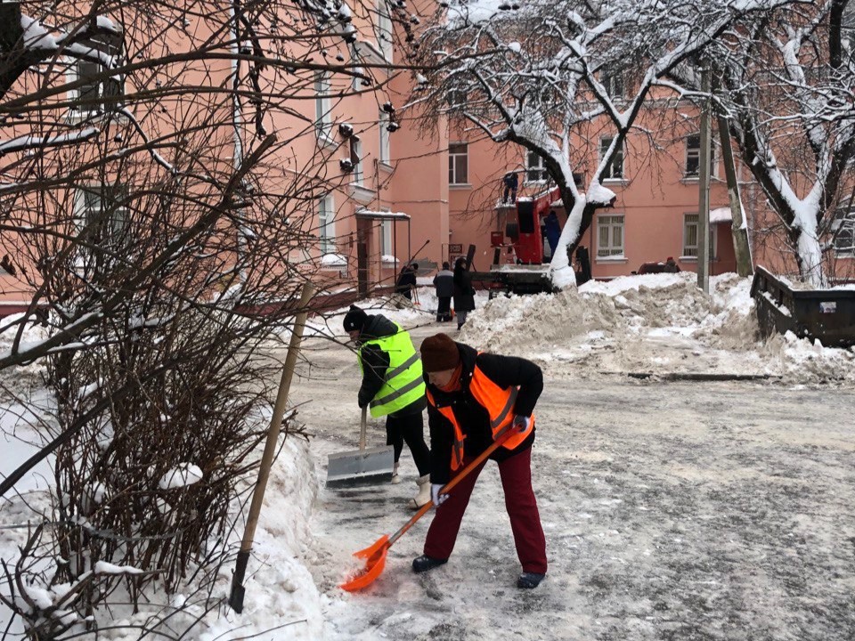 Время комплексного подхода: коломенские дворы освобождают от снега и льда