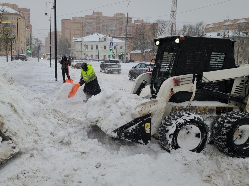 Циклон «Фрэнсис» принес в Истру более 40 см снега: идет массовая уборка