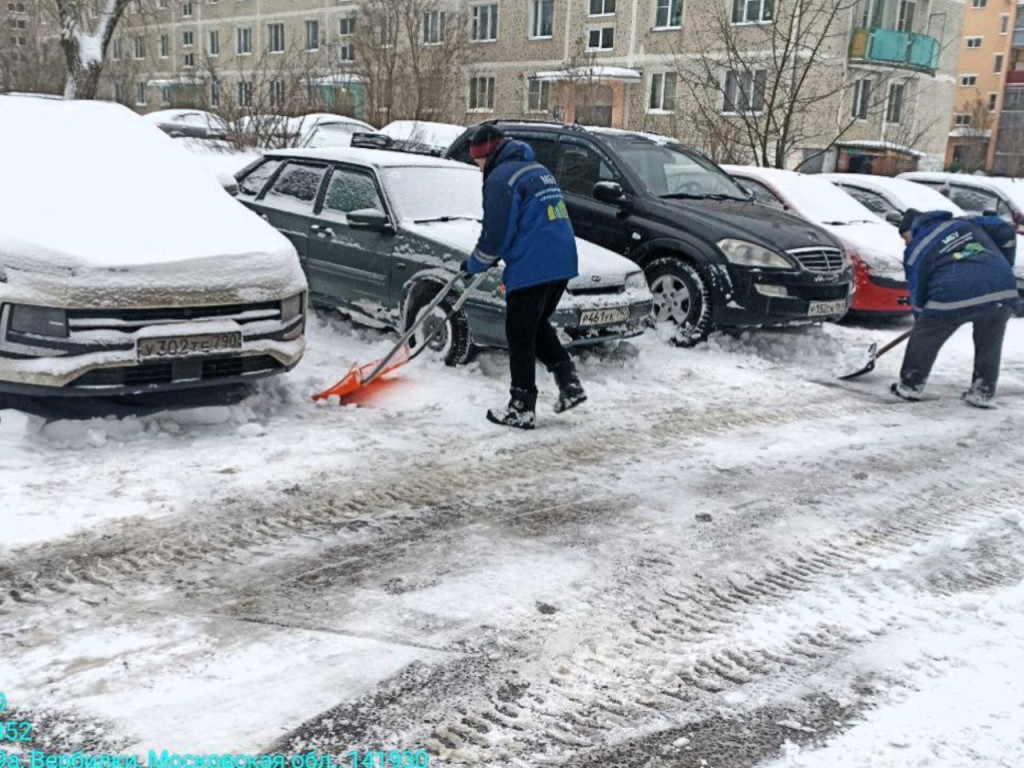 Чудеса оперативности: в Запрудне дорожники установили рекорд по спасению машин из снежного плена