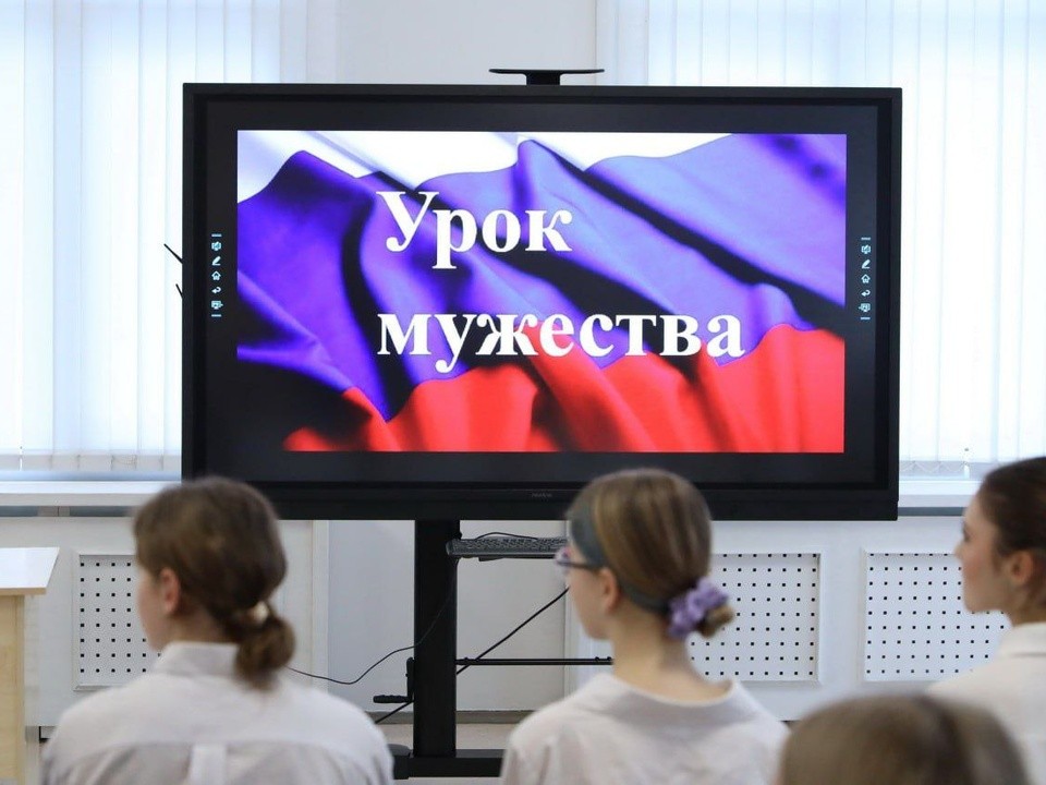 Без пафоса и героизма: участник СВО поговорил со школьниками о жизни на передовой