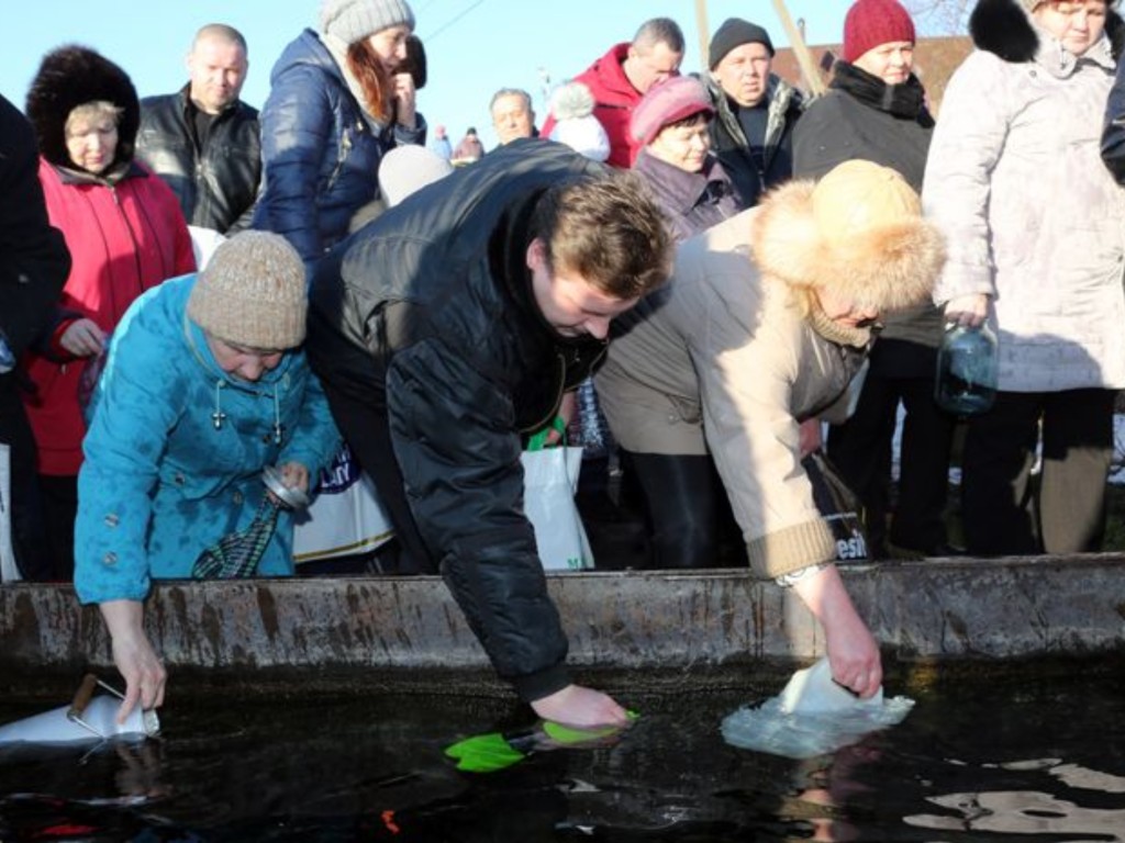 Святая вода на Крещение: как правильно хранить и что категорически запрещено делать
