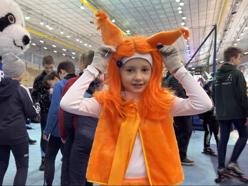 Персонажи детских сказок вышли на старт конькобежных соревнований в Коломне