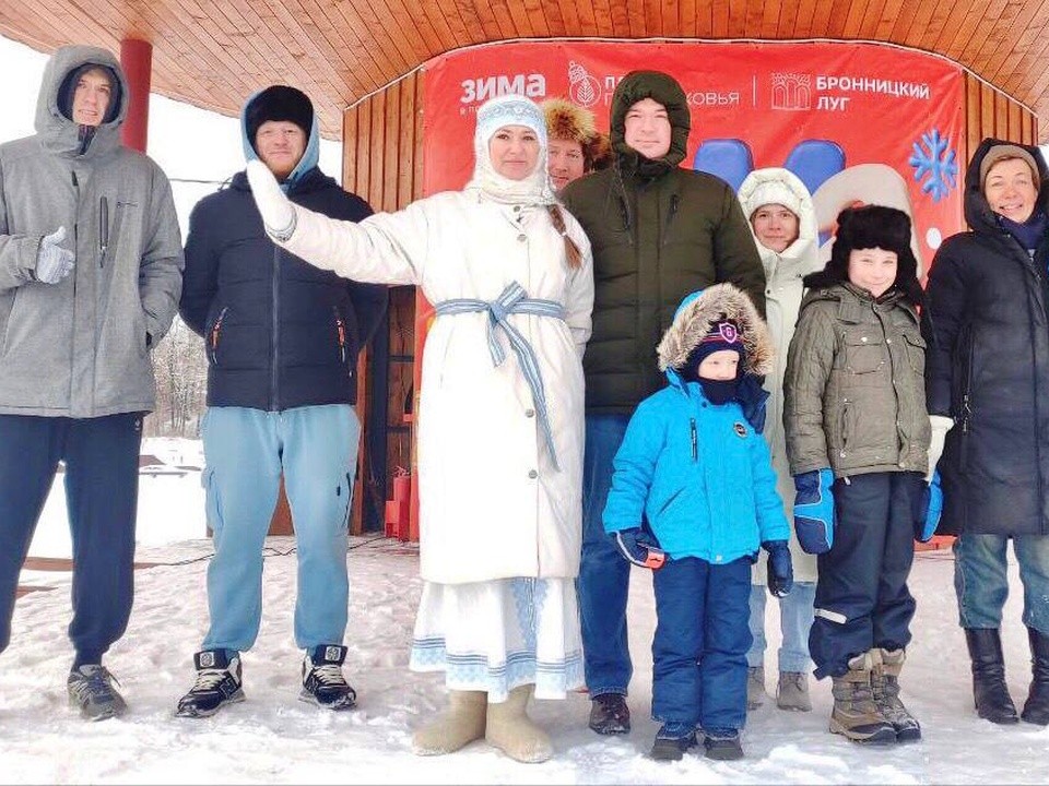 От росписи елочных шаров до концерта: Рождество отпразднуют на «Бронницком лугу»