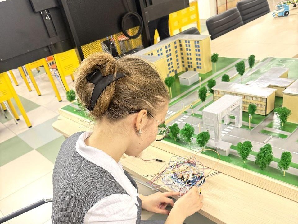 Инженерный бум в Балашихе: школьники представили летающих роботов и умные переходы на региональном конкурсе «Высший пилотаж»