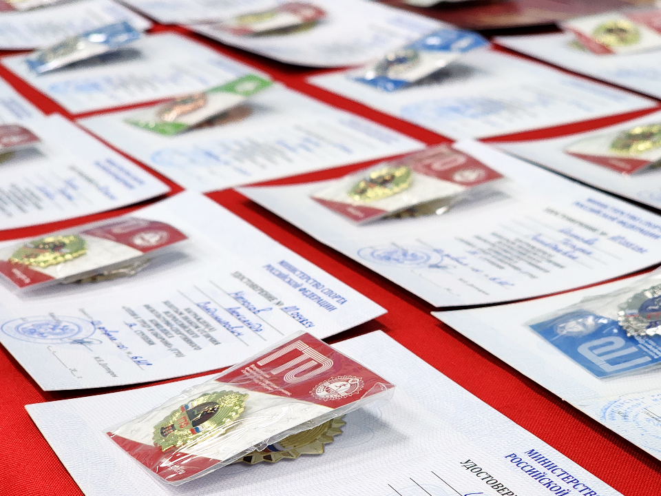 Можайские пенсионеры получили золотые значки ГТО