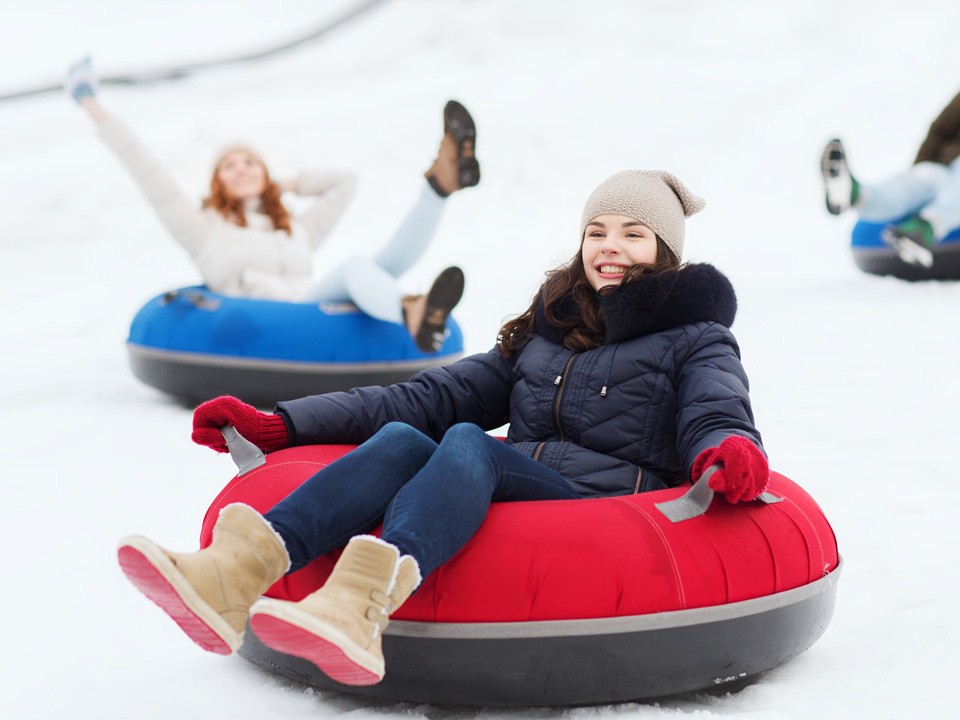 Где покататься на «ватрушках» в Подмосковье: адреса тюбинговых трасс для семейного отдыха