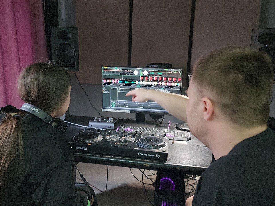 Современной электронной музыке и звукорежиссуре научат детей в Ивантеевке