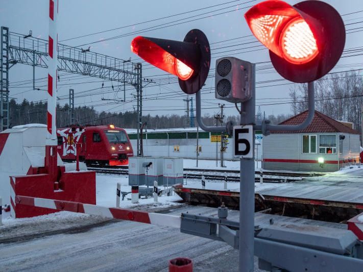 МЖД спасает: 112 машин и 4,5 тыс. человек вышли на бой с аномальным снегопадом