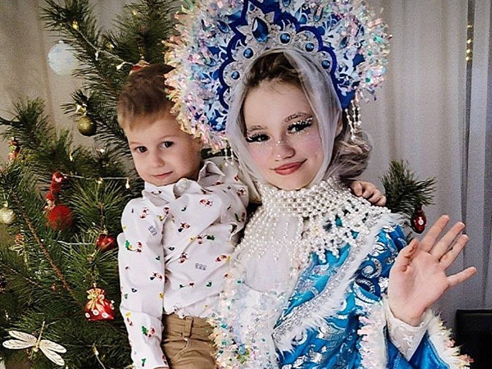 Дежурство у новогодней елки: фельдшер скорой из Ступина три года исполняет роль Снегурочки