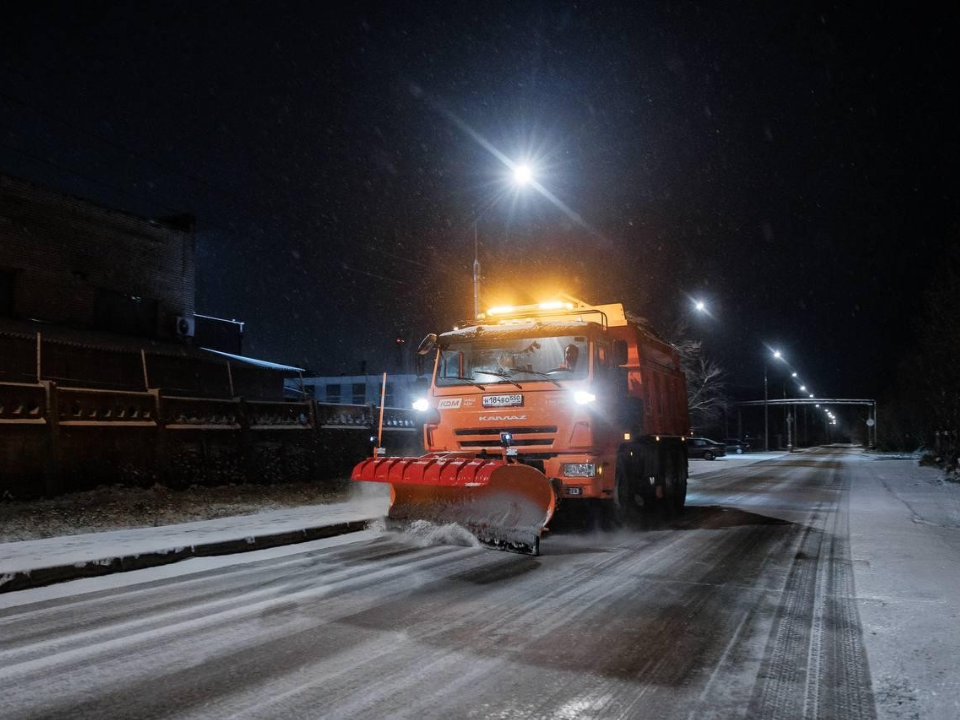 Снегопад в Дубне: кто и как спасает город от сугробов 1 января