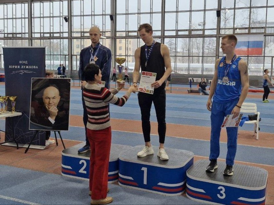 Рождественский подарок для спорта Подмосковья: легкоатлеты завоевали пять наград в Москве