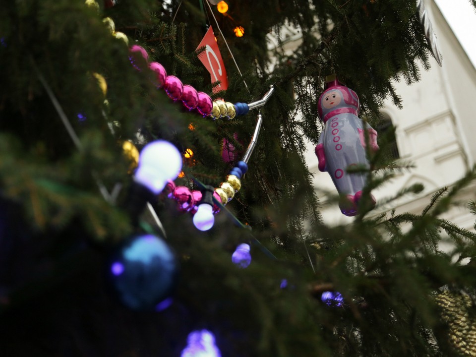 Выставка игрушек, мастер-классы и спектакль: жители готовятся отметить Рождество в парках Королева