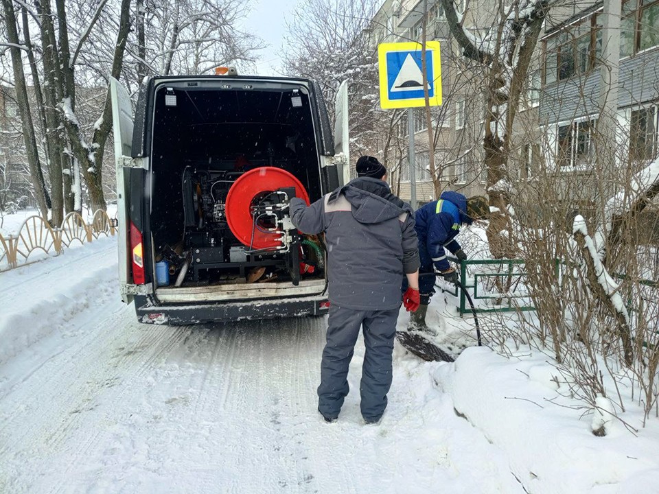 Около 60 засоров канализации прочистили коммунальщики Пушкинского округа в выходные