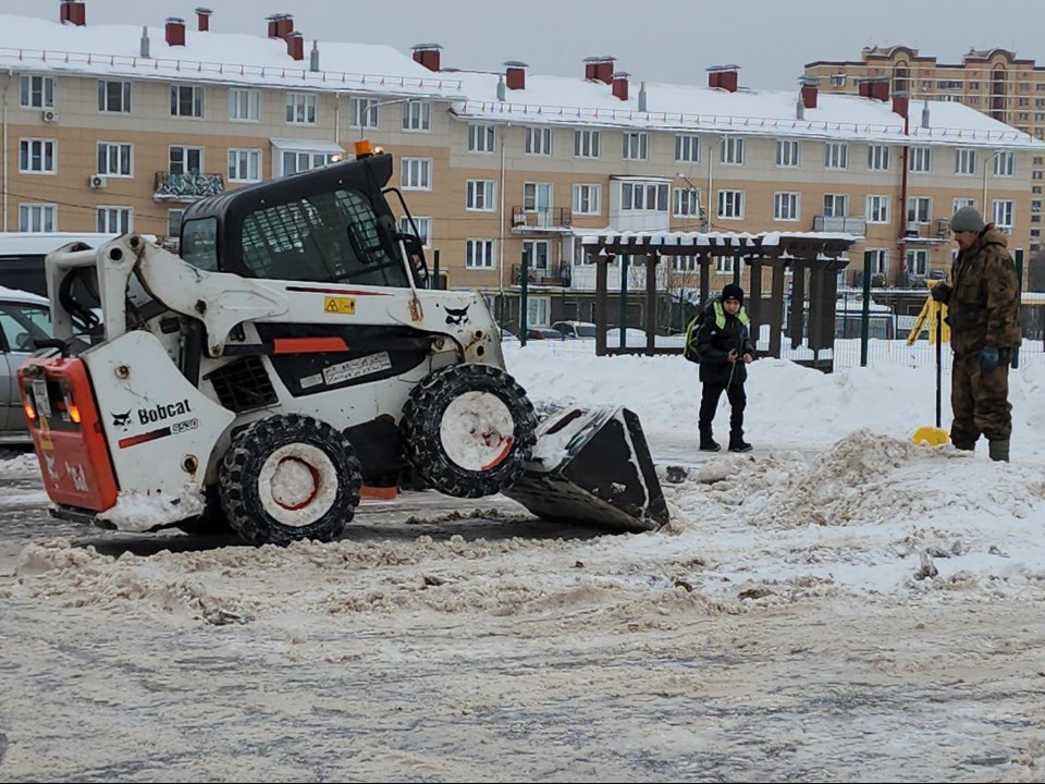 Снег вывозили колонной самосвалов: что расчистили в Истре в микрорайоне Восточный