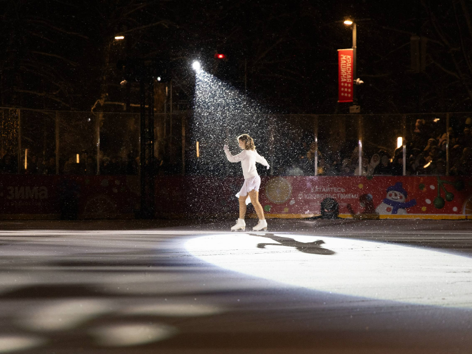 Жительница Лобни посвятила номер участникам СВО на ледовом фестивале Ильи Авербуха