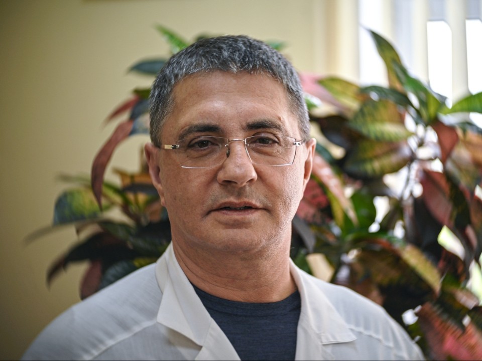 «По-моему, что-то сломалось»: доктор Мясников попал в несчастный случай во время съемок