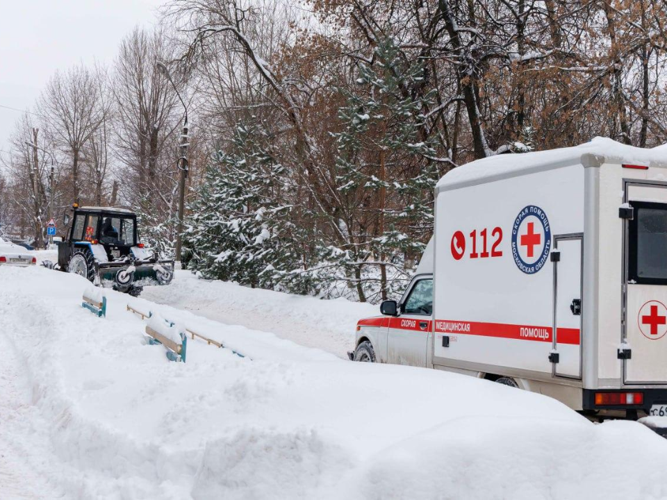 Коммунальные службы провели расчистку снега на подъездах к стационарам Люберецкой больницы