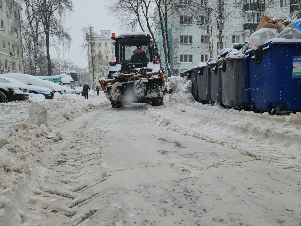 Коммунальные службы Люберец за несколько часов расчистили подъезды к трем социальным объектам