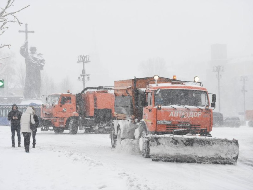 Снегопад парализовал движение: как добраться домой в условиях стихии 12 января в Москве