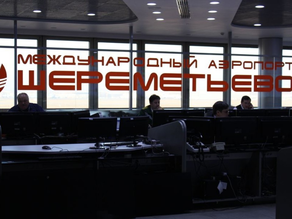В условиях сильного снегопада аэропорт Шереметьево работает стабильно