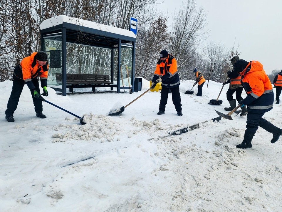 Остановочные павильоны автобусного маршрута Москва-Пущино очистили от снега