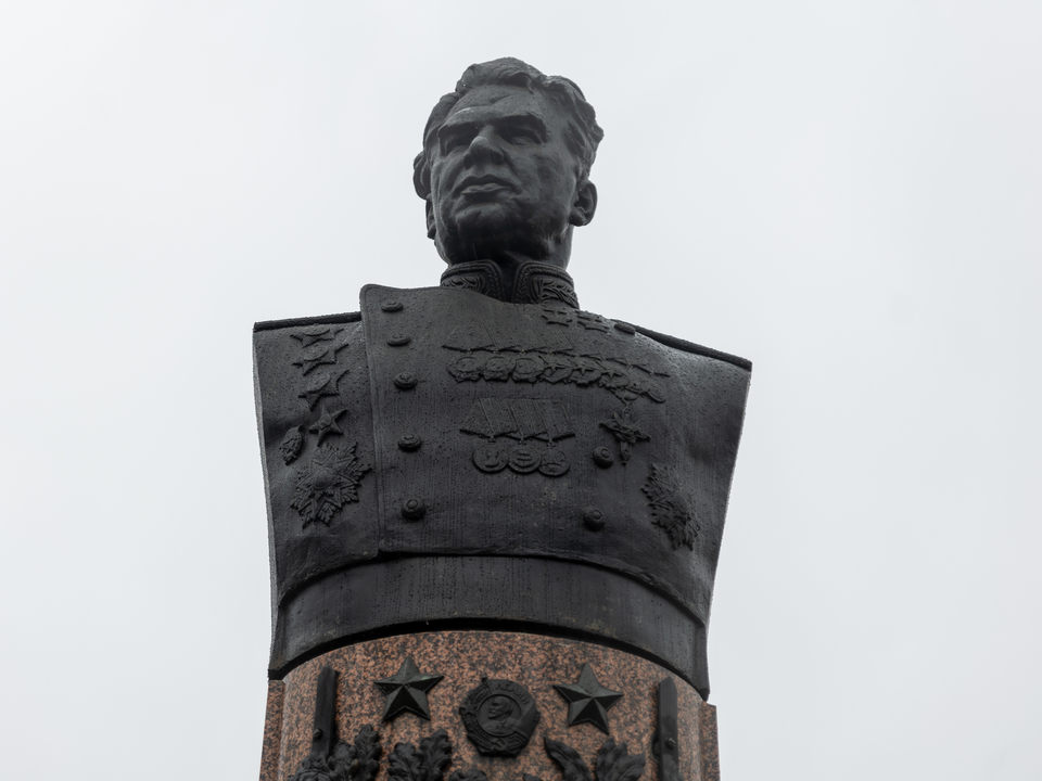 Шедевр Вучетича освобожден из снежного плена