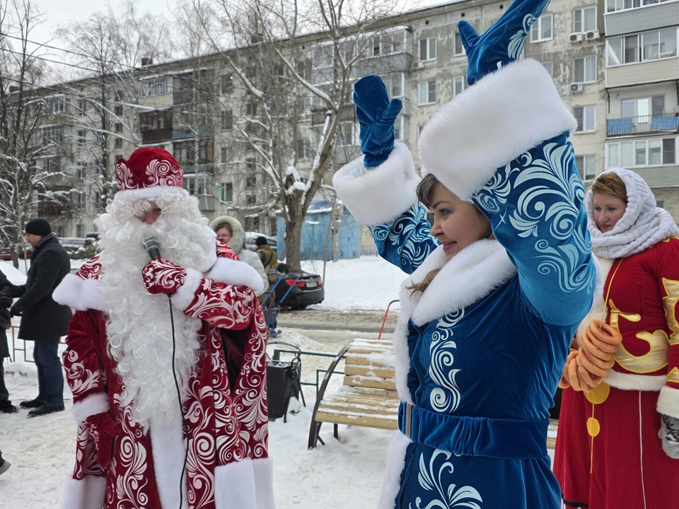 Не просто праздник: как новогодние гуляния в Дзержинском помогают укреплять добрососедские отношения