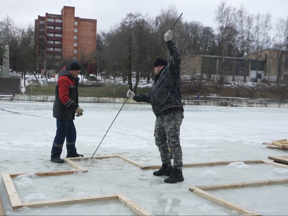 Власиха готовится к Крещенским купаниям на Среднем озере