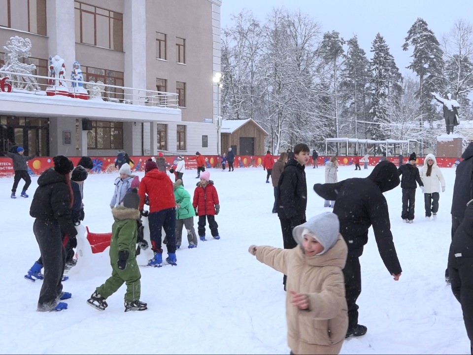 Каток во Власихе бьет рекорды посещаемости: 1200 человек ежедневно