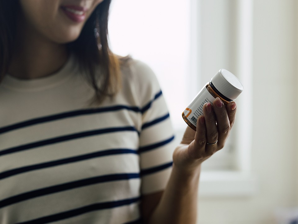 Вредные витамины: почему нельзя пить БАДы без назначения врача