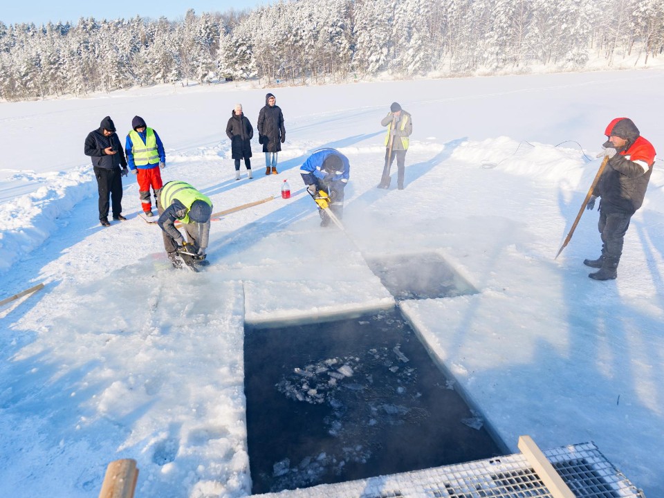На лыткаринском карьере Волкуша подготовили иордань к крещенским купаниям