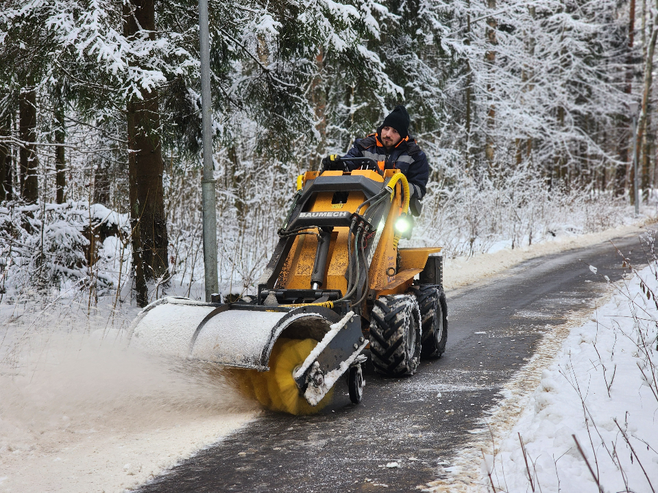 Фрязинцев попросили оставлять номера телефонов на автомобилях, чтобы ускорить уборку парковки