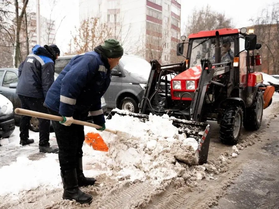Снег поглотил регион: Подмосковье бросает все силы на расчистку улиц