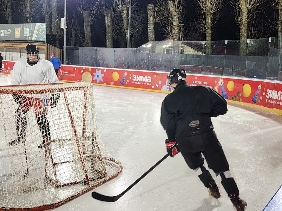 Разучивать броски и сейвы станет проще: на городском катке вводят часы для хоккеистов