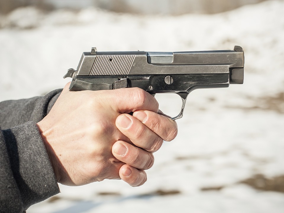 «Как это страшно! Там женщина кричала»: в Балашихе подозрительный Porshe остановили стрельбой