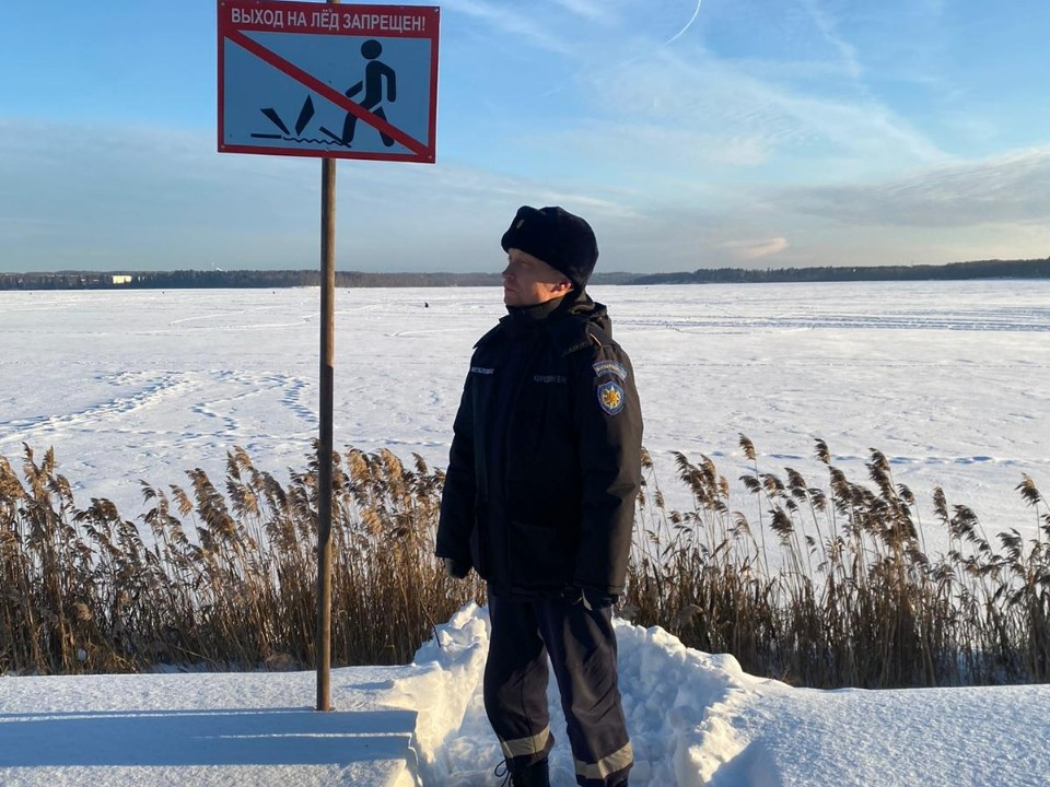 Две «спасалки», свисток и «правило 10 см»: как подготовиться к рыбалке на зимних водоемах Подмосковья