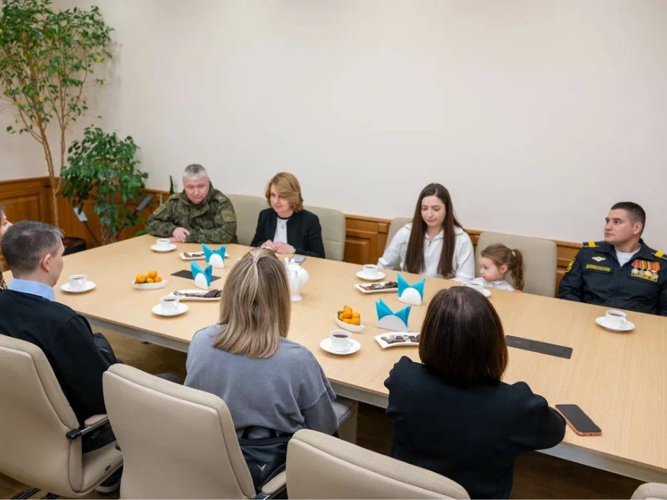 Трем молодым семьям вручили жилищные сертификаты в Домодедове