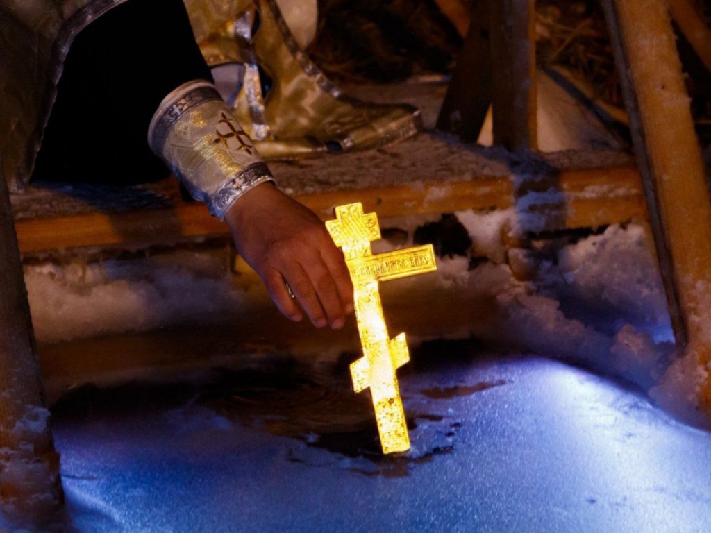 Мороз -20 не помеха: где в Талдомском округе безопасно окунуться в прорубь на Крещение?