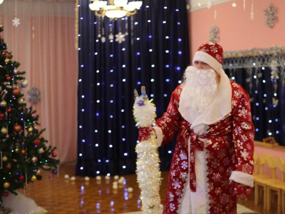 Студенты колледжа устроили новогодний сюрприз для дошколят