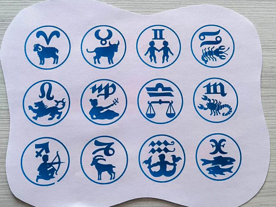 Козерогов ждет повышение, а Весам нельзя совершать крупные покупки: гороскоп на 5 января от можайского астролога