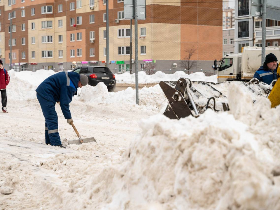 Работа не останавливается: как в Южном наводят порядок после снегопадов